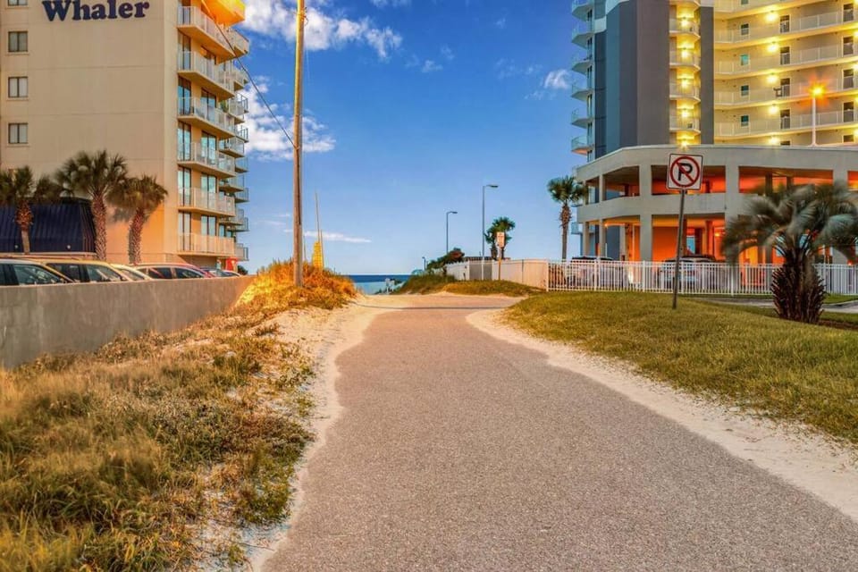 Deeded Beach Access- 10 min Walk to Hangout Apartment in Gulf Shores