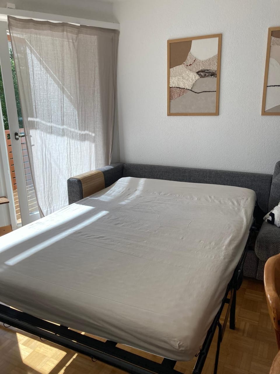 Bed, Living room