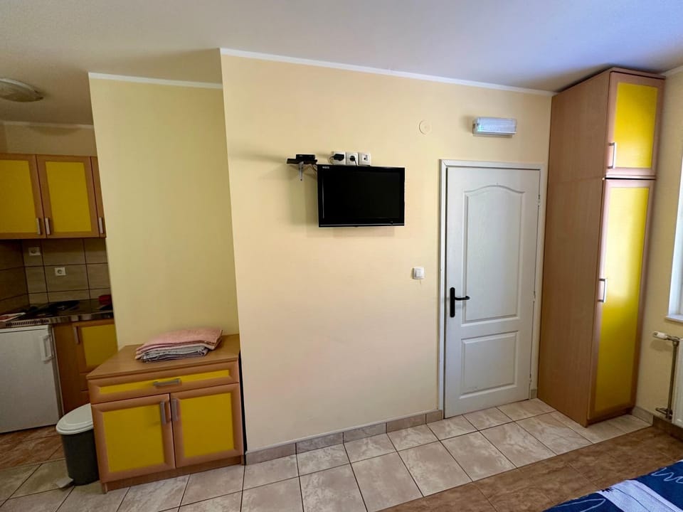 TV and multimedia, Kitchen or kitchenette, Bedroom