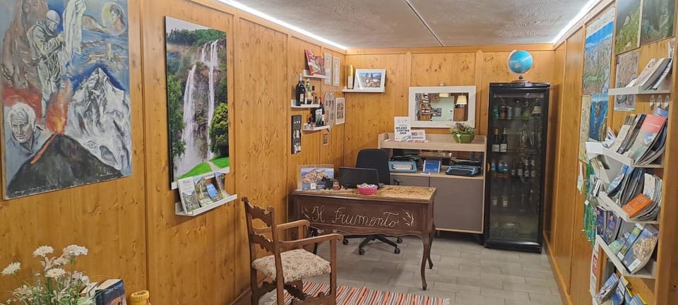 Dining area, minibar