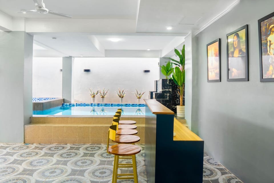 Lounge or bar, Pool view, Swimming pool, oven