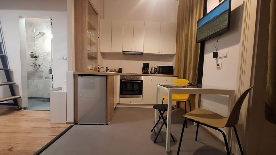 Kitchen or kitchenette, Dining area, dishwasher, minibar, pet friendly, stove
