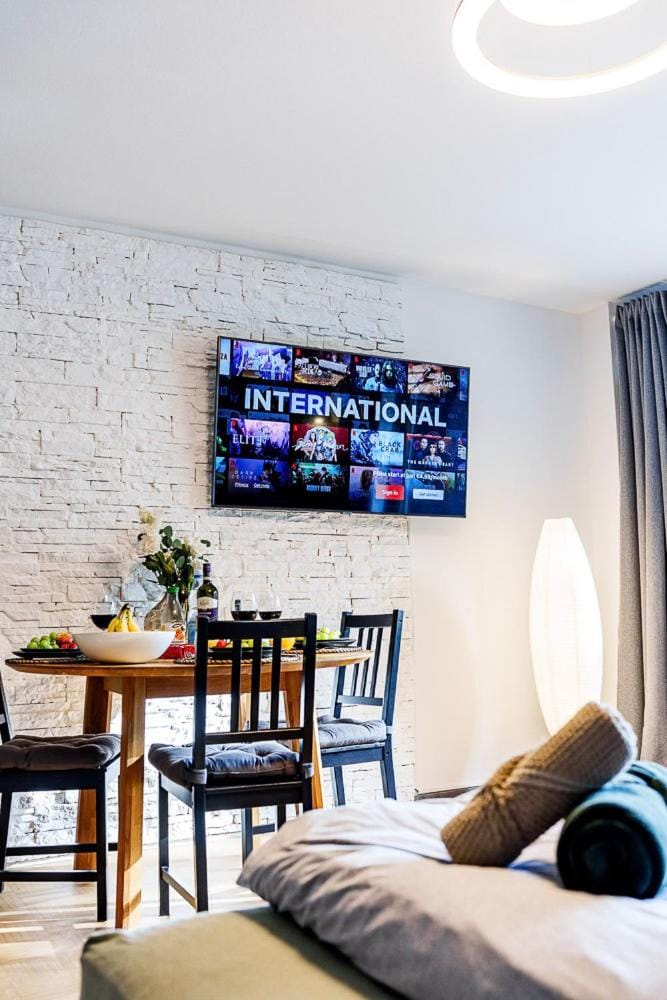 TV and multimedia, Seating area