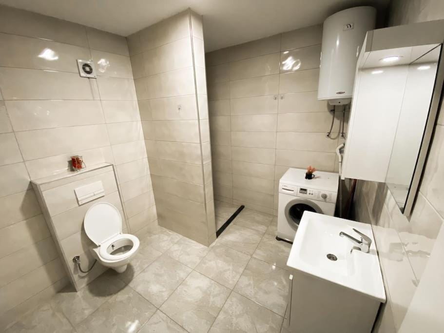 Shower, Toilet, Bathroom