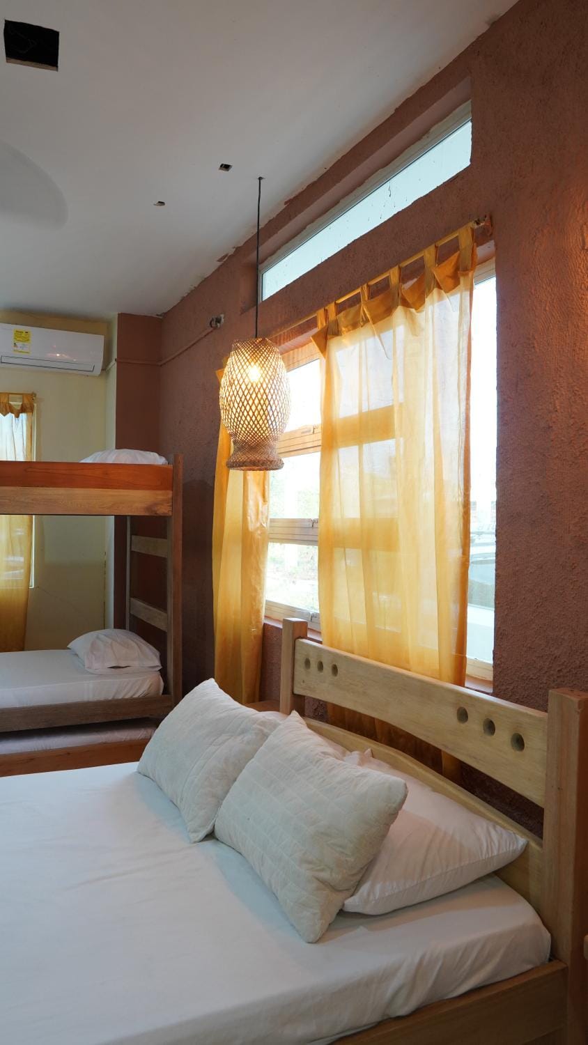 Bedroom, bunk bed