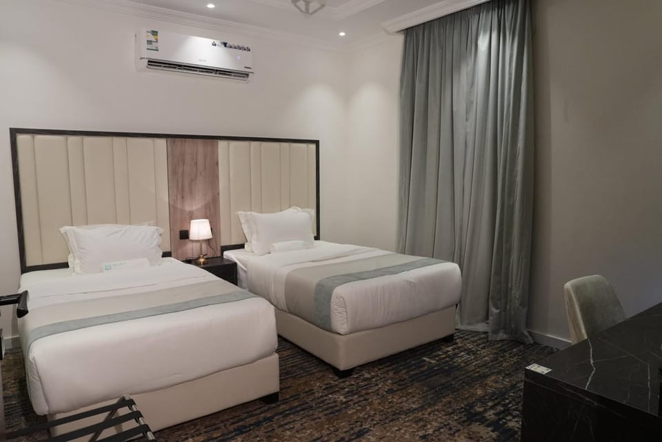 Bed, Photo of the whole room, Bedroom, air conditioner