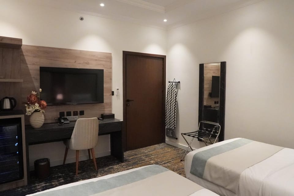 Bed, TV and multimedia, Bedroom, hair dresser