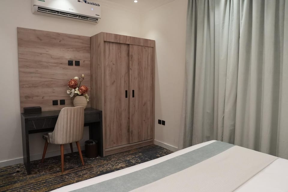 Bed, Photo of the whole room, Bedroom, wardrobe, laundry, air conditioner
