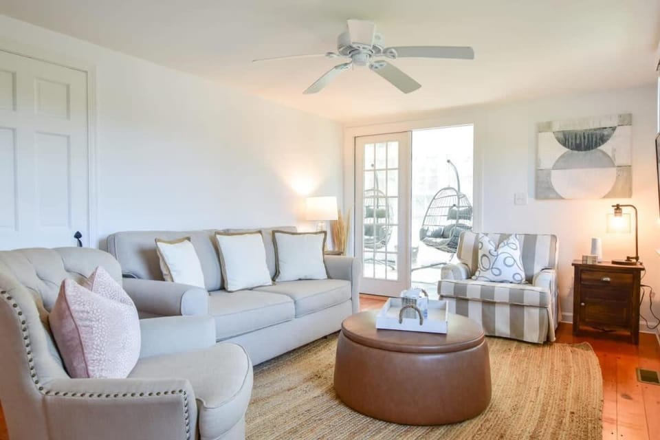 Roof Deck, Walk to Forest Beach, Fire Pit! House in South Chatham