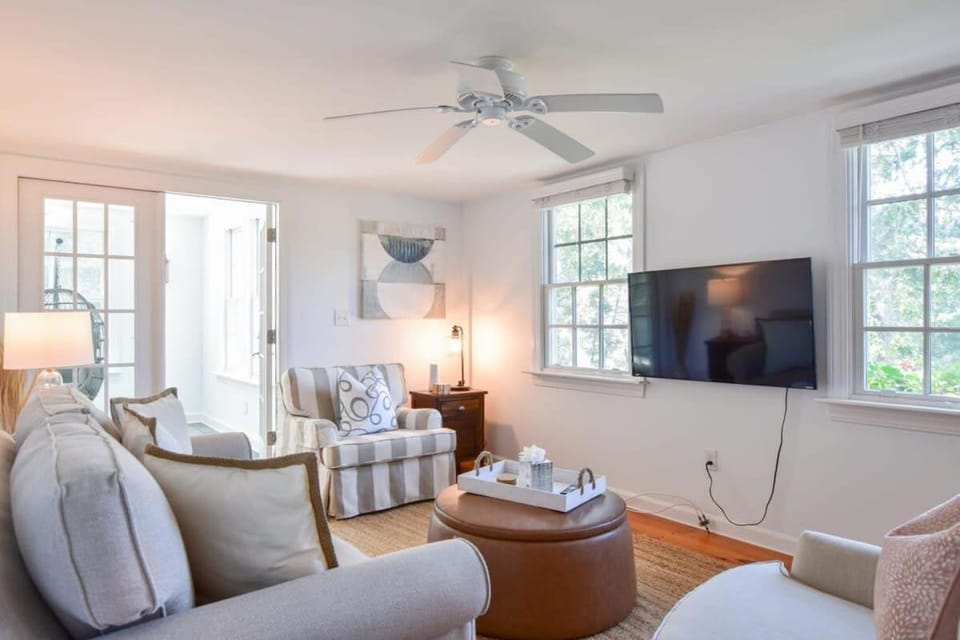 Roof Deck, Walk to Forest Beach, Fire Pit! House in South Chatham