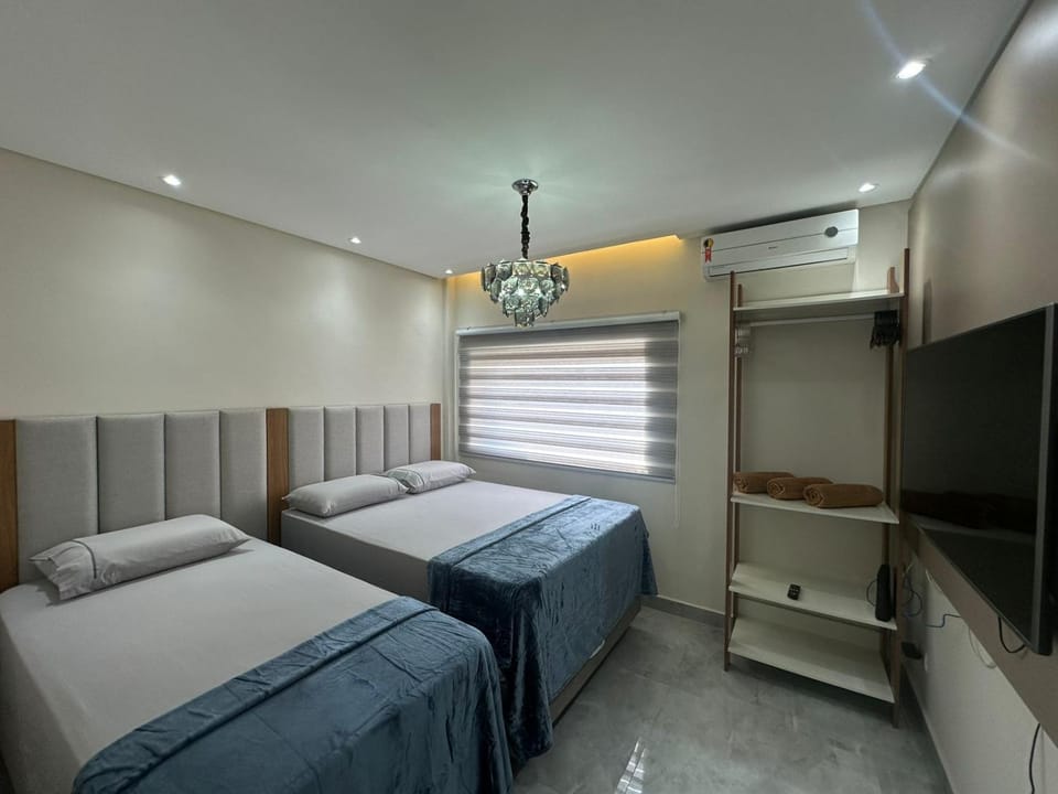 Bed, TV and multimedia, Photo of the whole room, Bedroom, air conditioner