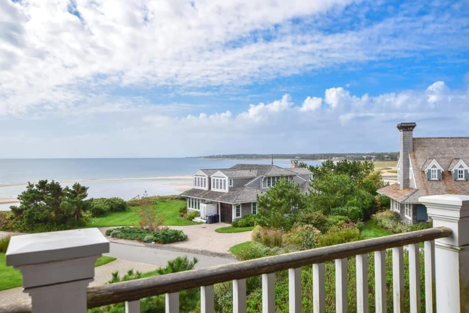 Elegant Chatham Home steps to Hardings Beach Dog Friendly House in Harwich