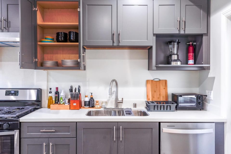 Kitchen or kitchenette, dishwasher, minibar, pet friendly, stove, toaster