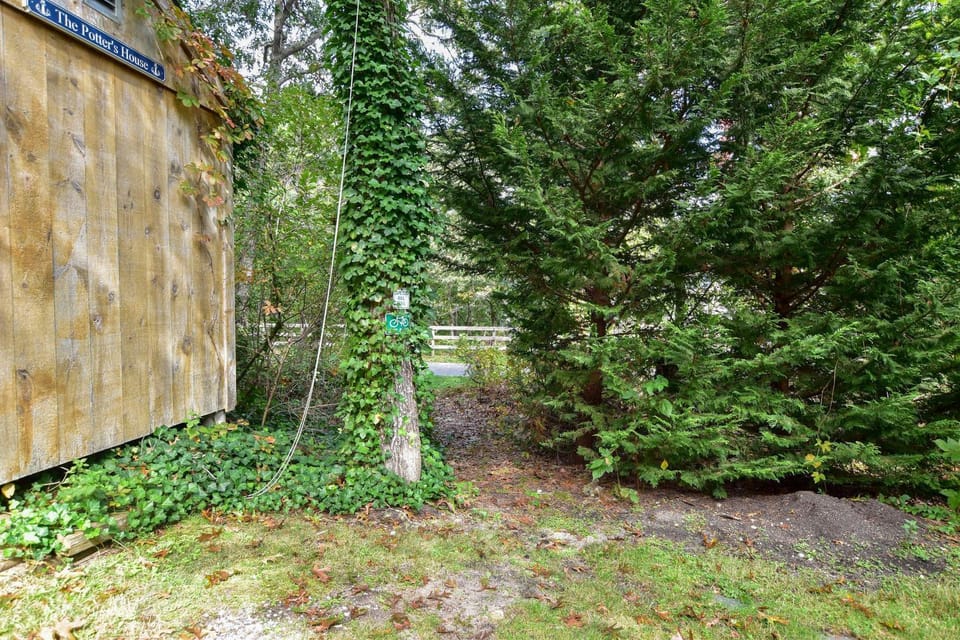 Bring your pups to Chatham Direct access to the Cape Cod Rail Trail House in South Chatham