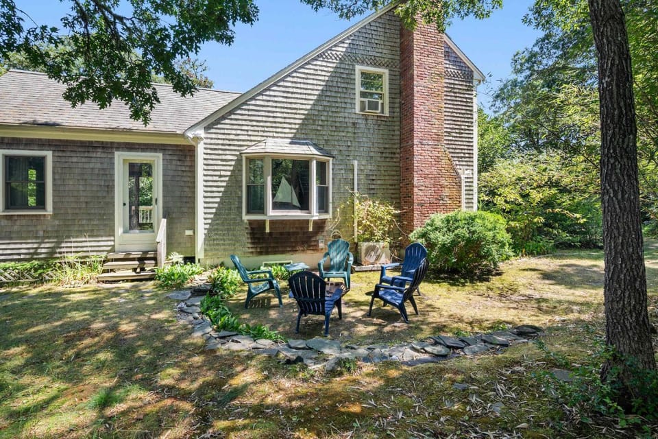 Bring your pups to Chatham Direct access to the Cape Cod Rail Trail House in South Chatham