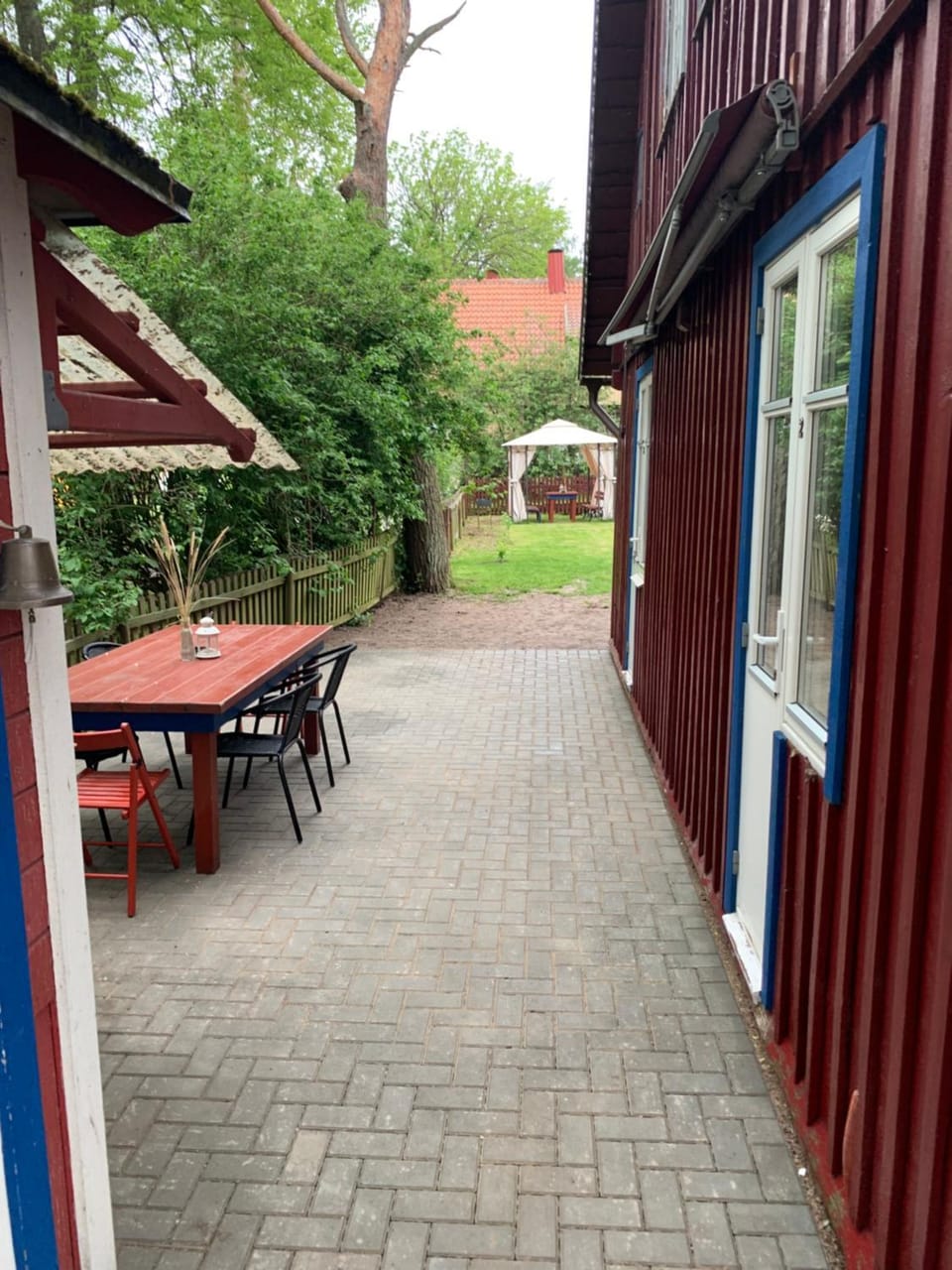 Property building, Patio, People, People, BBQ facilities, Garden, Other, On site, Garden view, Area and facilities, Area and facilities, Family, Family