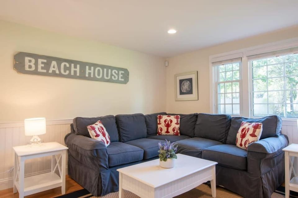 Quintessential Cape directly on the Cape Cod Rail Dog Friendly House in Chatham