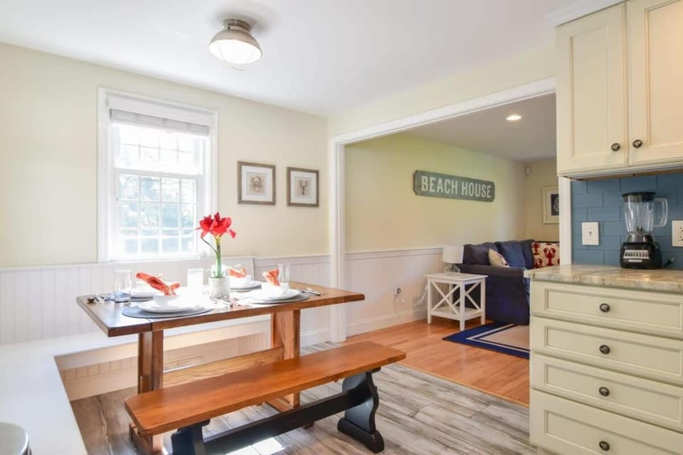 Quintessential Cape directly on the Cape Cod Rail Dog Friendly House in Chatham