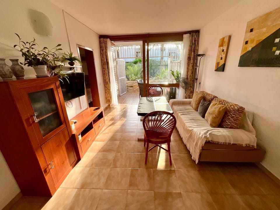 Communal lounge/ TV room, TV and multimedia, Living room, Evening entertainment