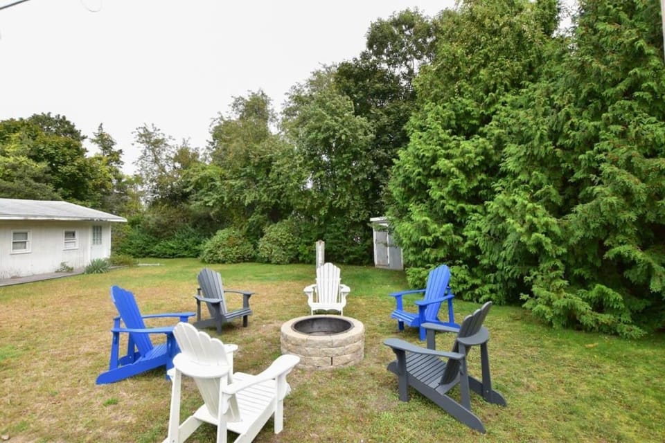 Antique Dennis getaway with firepit & EV charger Dog friendly House in Dennis Port