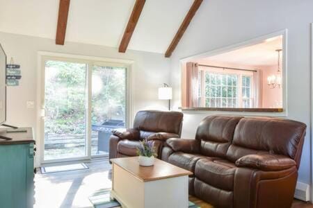 Peaceful Yarmouth home with thoughtful touches House in Yarmouth Port