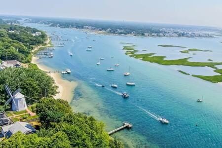 Peaceful Yarmouth home with thoughtful touches House in Yarmouth Port