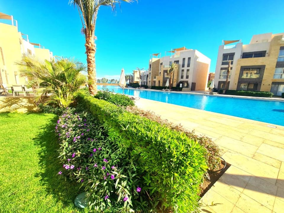 Fabulous Sea view 1 BR & private Garden to the pool at Mangroovy Apartment in Hurghada