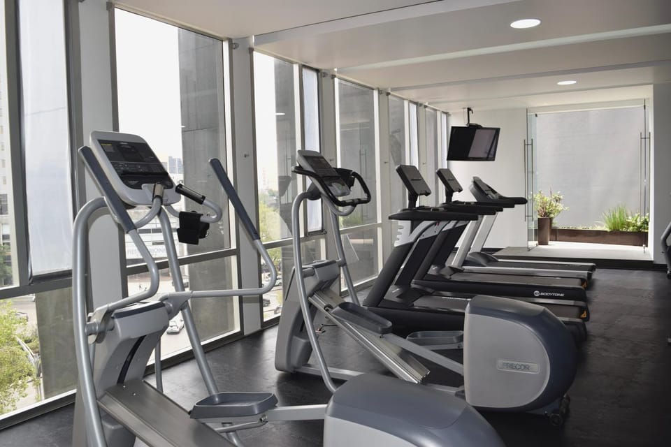 On Paseo de la Reforma, great location, luxurious, pool, gym Apartment in Mexico City