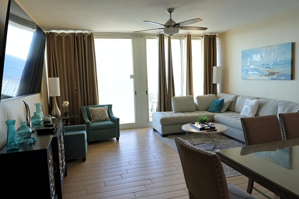AQUA 1504 Beachfront condo with Free Beach Chairs Apartment in Panama City Beach
