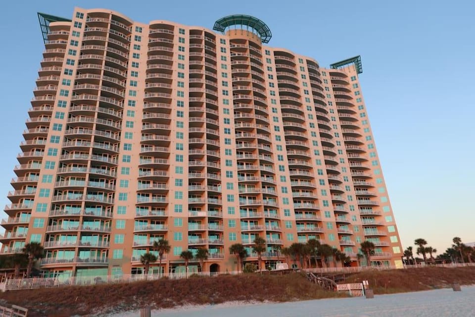 AQUA 1504 Beachfront condo with Free Beach Chairs Apartment in Panama City Beach