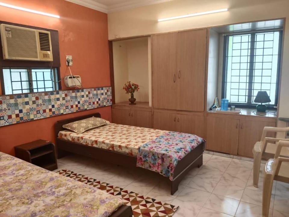 WISHTREE CORPORATE MENS only DORMITORY FOR TECHIES AND Trainees Hostel in Chennai