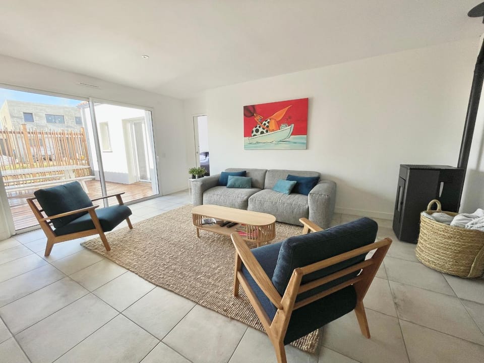 Maison moderne, 4 chambres, 150m de la mer, terrasse, WIFI, quartier calme - FR-1-231-291 House in Pays de la Loire