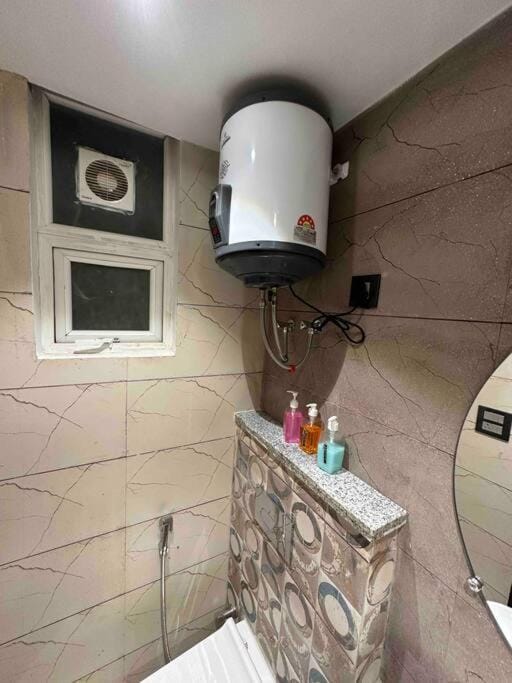 Himalayan Hideaway: 1 BHK Luxury Apartment Apartment in Rishikesh