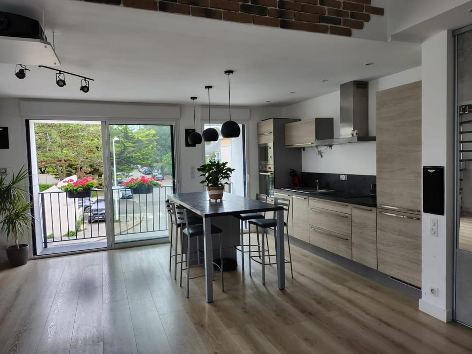 Kitchen or kitchenette, dishwasher, stove, kitchen