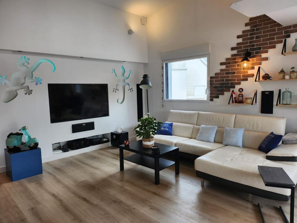 Communal lounge/ TV room, Living room