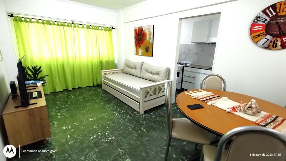Bed, TV and multimedia, Dining area, hair dresser
