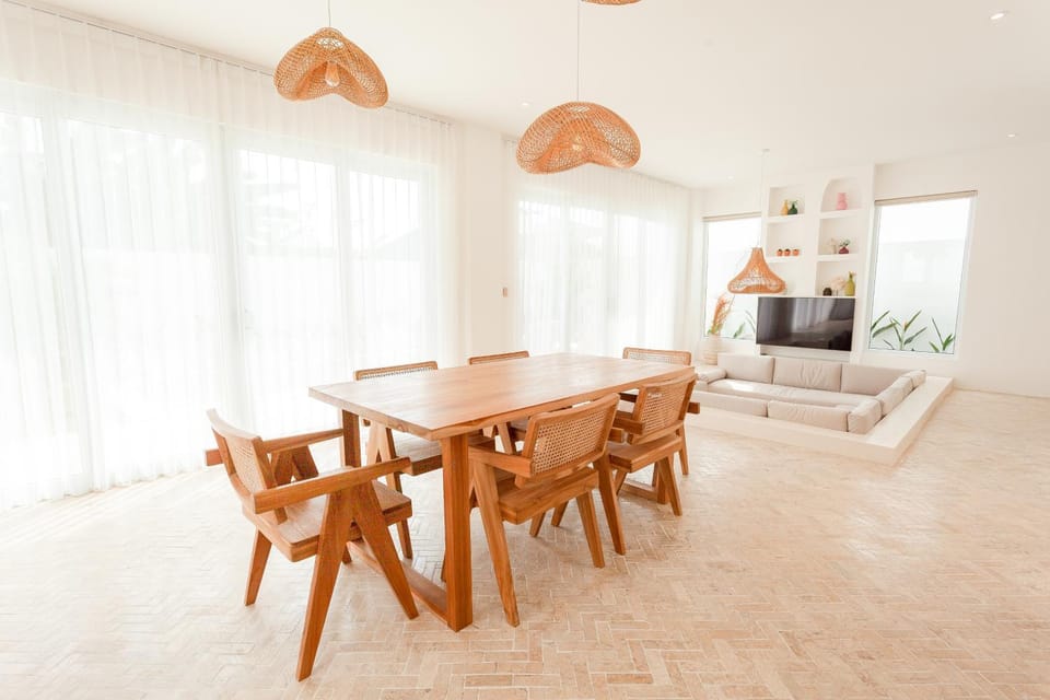 TV and multimedia, Seating area, Dining area