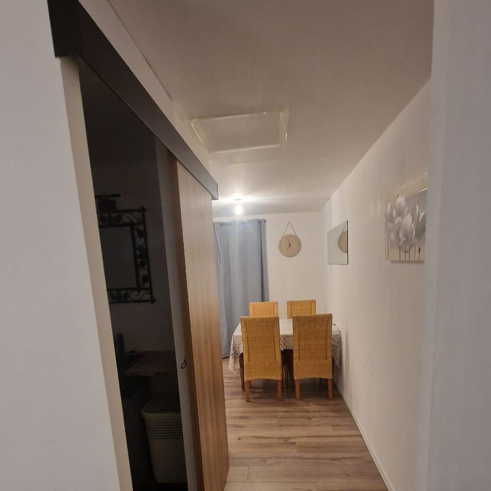 Studio Renard quartier marais, terrasse en rez de jardin, matelas confort Apartment in Bourges