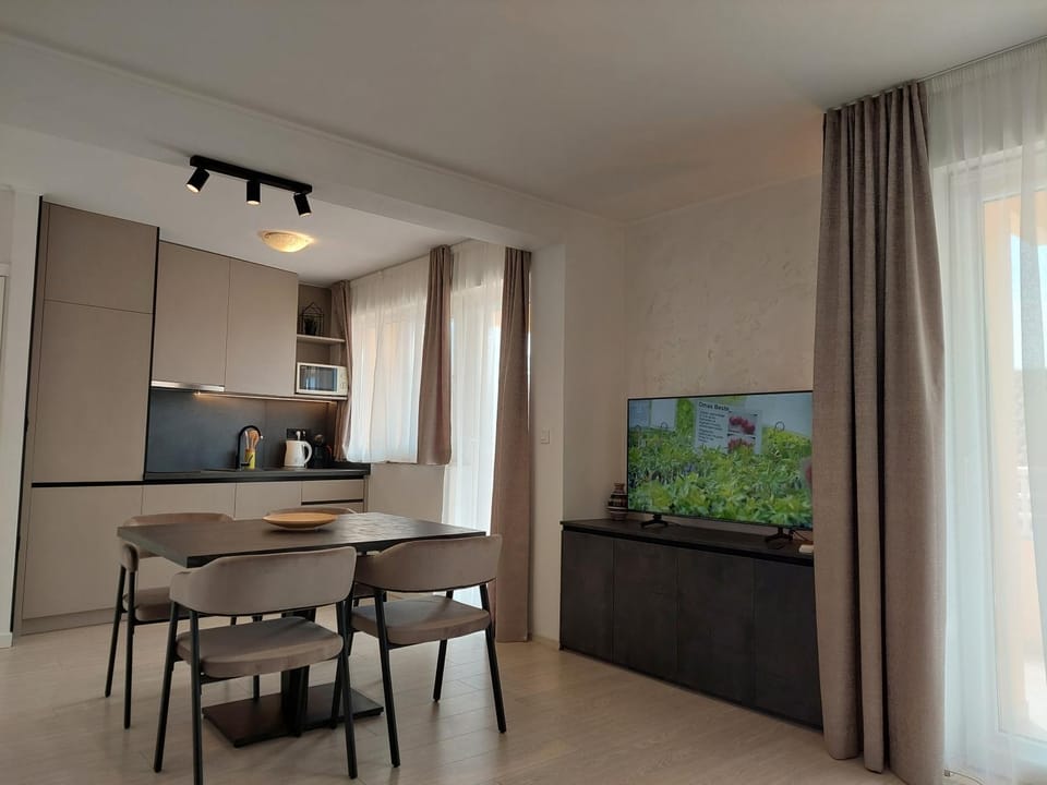 TV and multimedia, Kitchen or kitchenette, Dining area