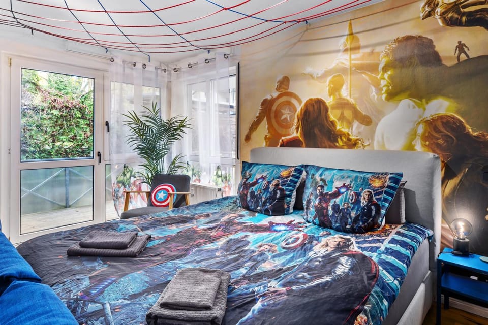 Bed, Living room, Photo of the whole room, Seating area, Bedroom