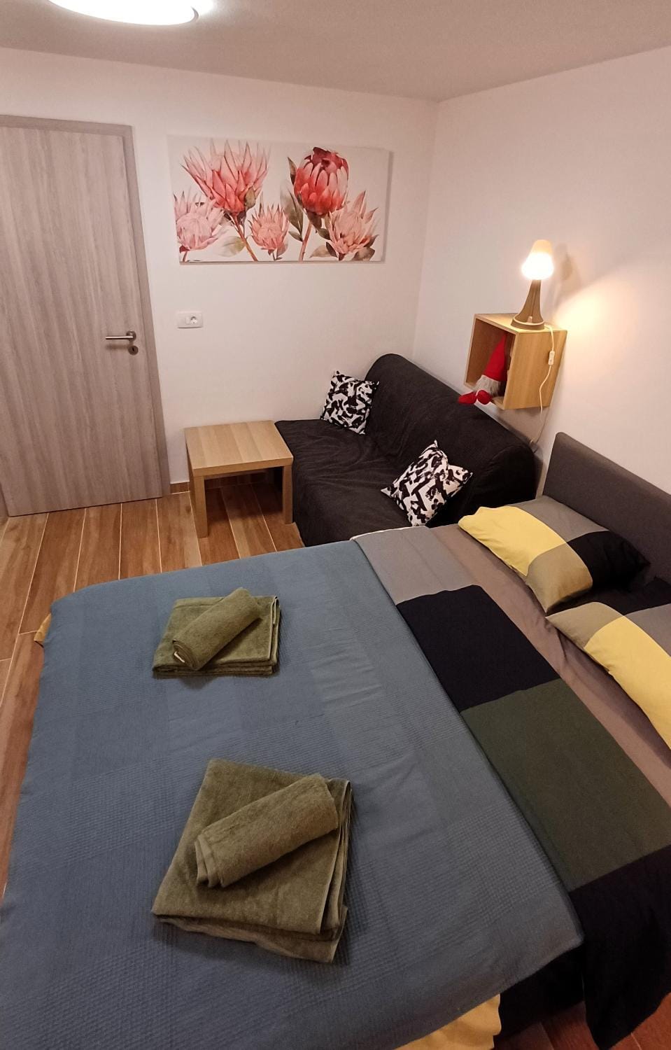 Bed, Photo of the whole room, Bedroom, towels
