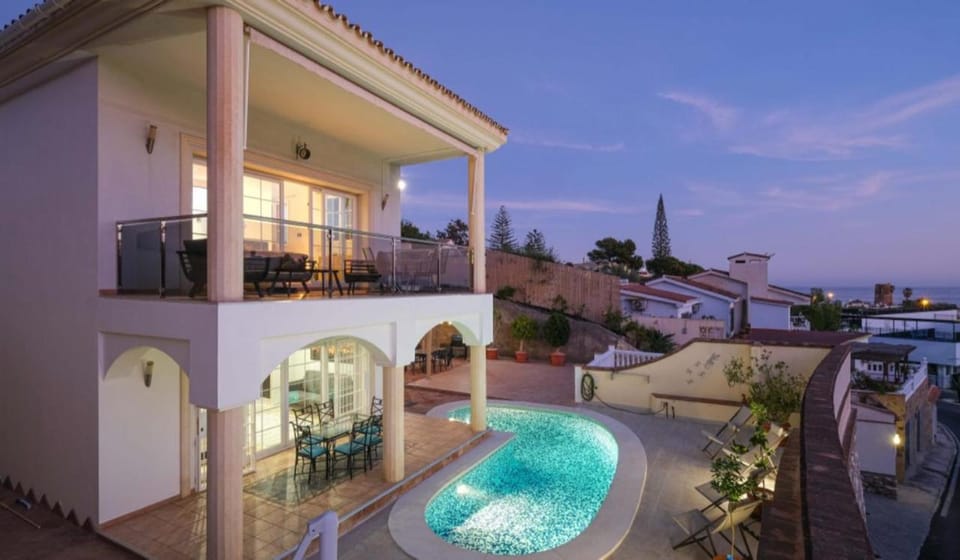 Property building, View (from property/room), Balcony/Terrace, Pool view, Swimming pool, sunbed