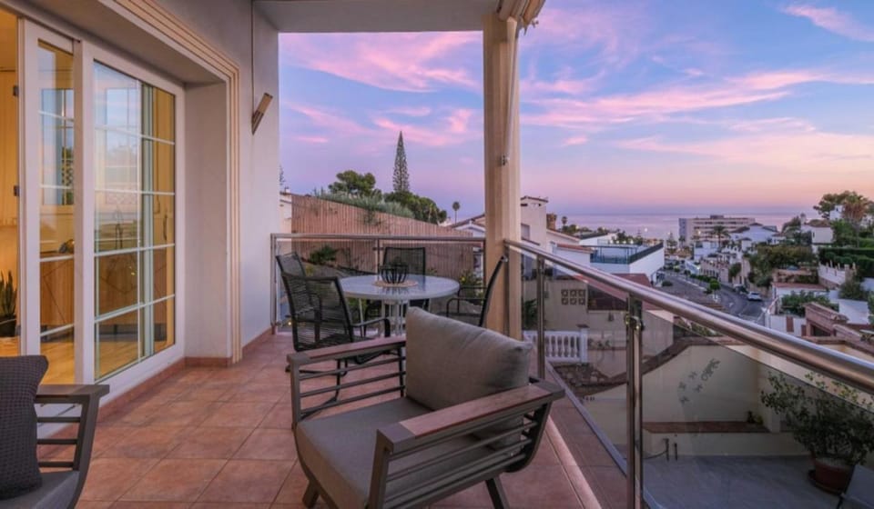 View (from property/room), Balcony/Terrace, Seating area, Sea view