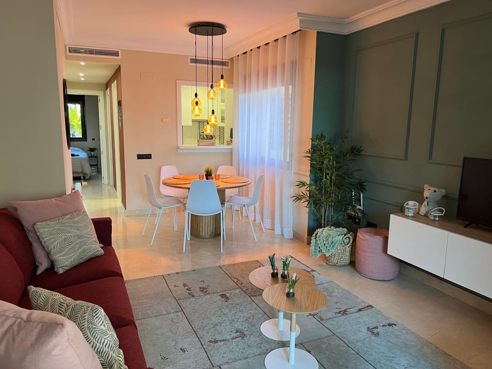 Seating area, Dining area