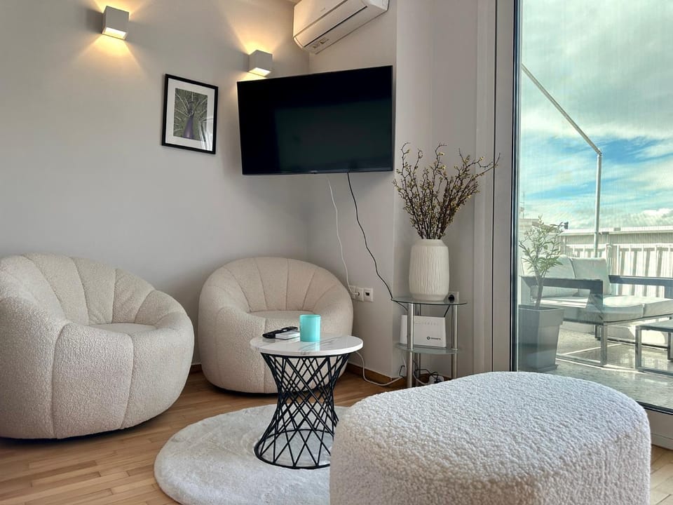 TV and multimedia, View (from property/room), Balcony/Terrace, Living room, Seating area