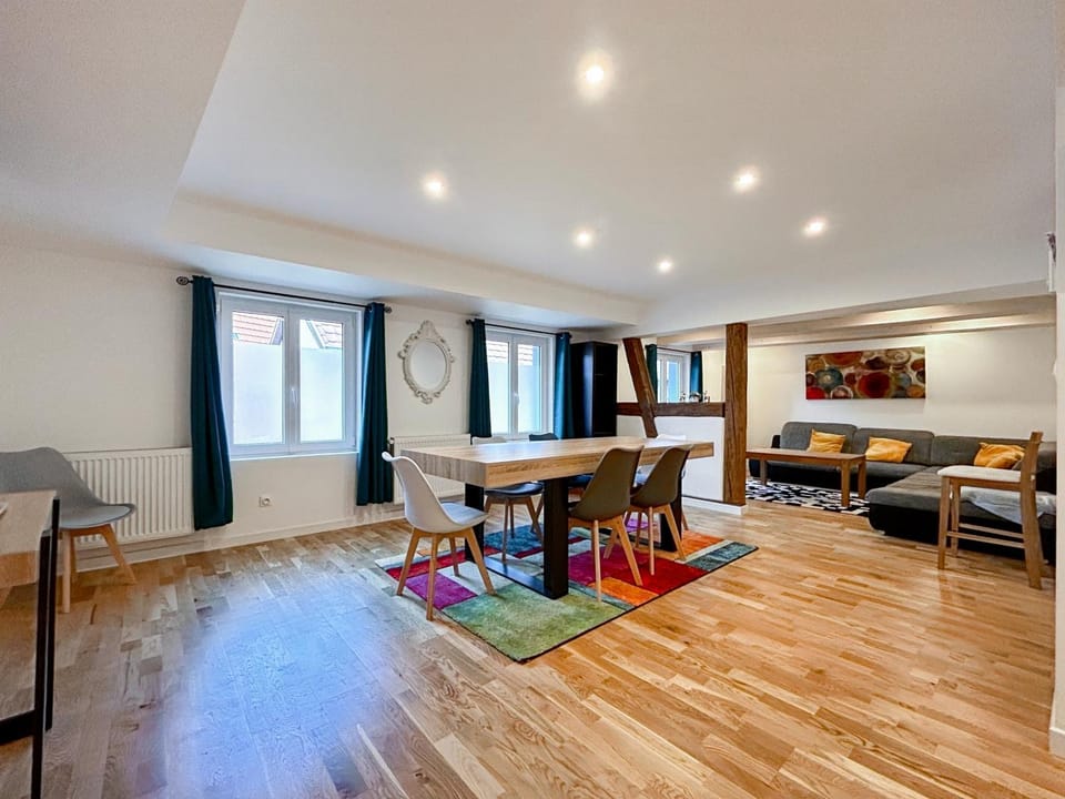 Living room, Seating area, Dining area