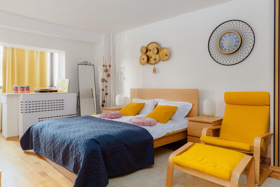 Bed, Living room, Seating area, Bedroom