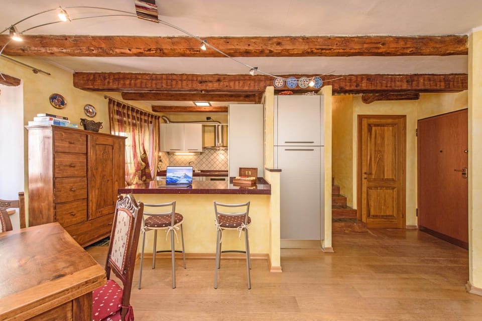 TV and multimedia, Kitchen or kitchenette, Dining area, hair dresser, wardrobe