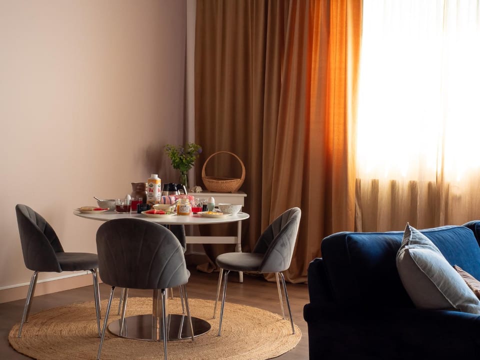 Living room, Seating area, Dining area