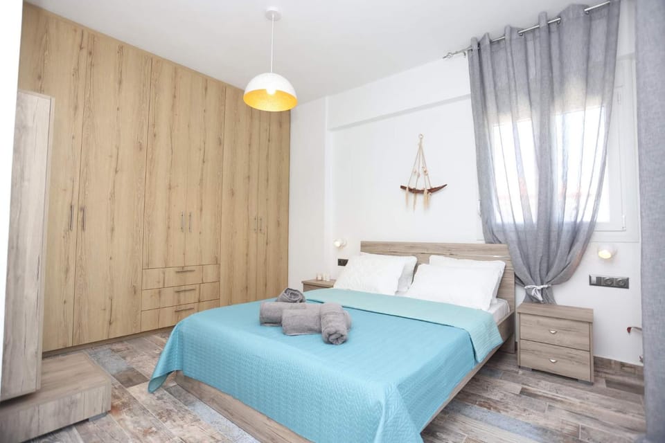Bed, Photo of the whole room, Bedroom, towels, wardrobe